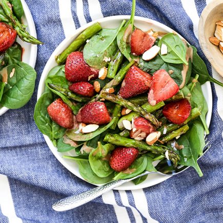 Roasted Strawberry and Asparagus Spinach Salad with Tahini Dressing | www.floatingkitchen.net