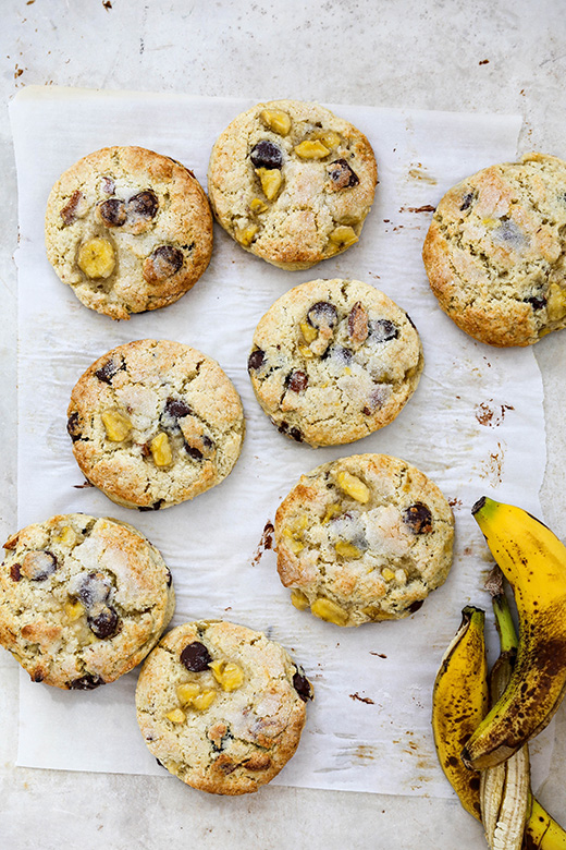 Banana Scones with Chocolate Chips and Almonds | www.floatingkitchen.net