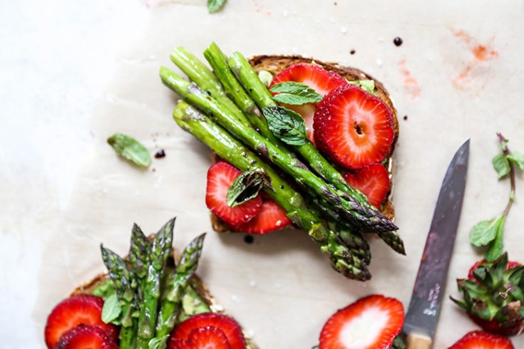 Avocado Toast with Asparagus and Strawberries