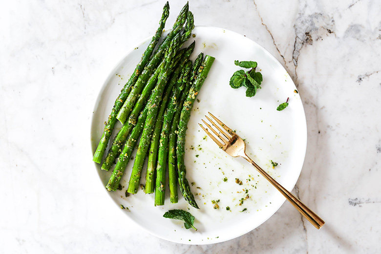 Roasted Asparagus with Vegan Pistachio-Mint Pesto | www.floatingkitchen.net