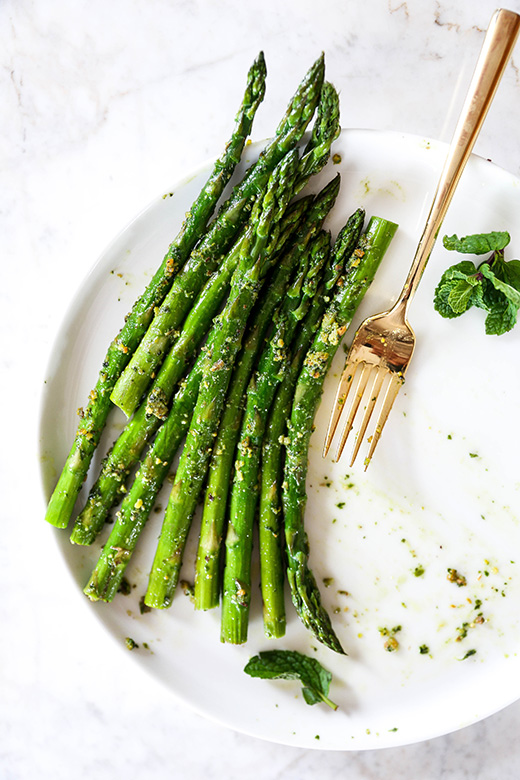 Roasted Asparagus with Vegan Pistachio-Mint Pesto | www.floatingkitchen.net