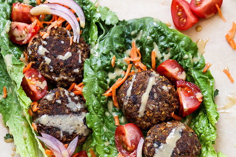 Black Bean and Brown Rice Veggie Burger Lettuce Wraps | www.floatingkitchen.net