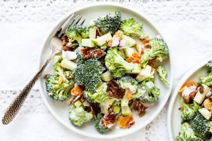 Crunchy Broccoli Salad with Apples, Apricots and Bacon | www.floatingkitchen.net