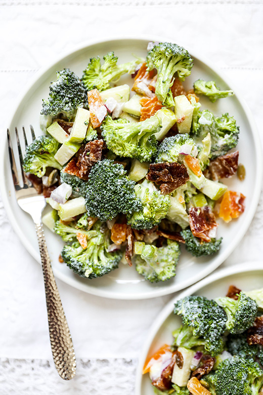 Crunchy Broccoli Salad with Apples, Apricots and Bacon | www.floatingkitchen.net