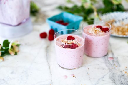 Vegan Raspberry Smoothies | www.floatingkitchen.net