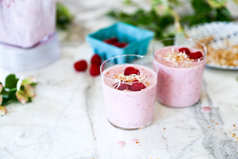 Vegan Raspberry Smoothies | www.floatingkitchen.net