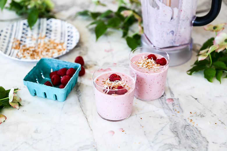 Vegan Raspberry Smoothies | www.floatingkitchen.net