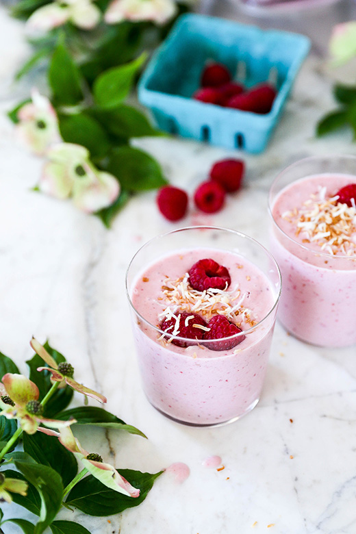 Vegan Raspberry Smoothies | www.floatingkitchen.net