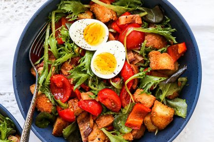 Red Pepper and Tomato Breakfast Panzanella Salad | www.floatingkitchen.net