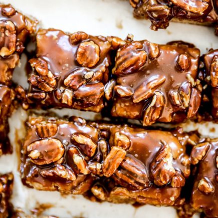 Thick and Chewy Blondies with Salted Caramel Pecan Topping | www.floatingkitchen.net