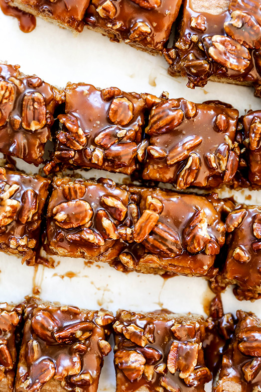 Thick and Chewy Blondies with Salted Caramel Pecan Topping | www.floatingkitchen.net