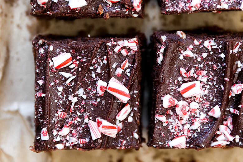 Easy Peppermint Candy Cane Brownies | www.floatingkitchen.net