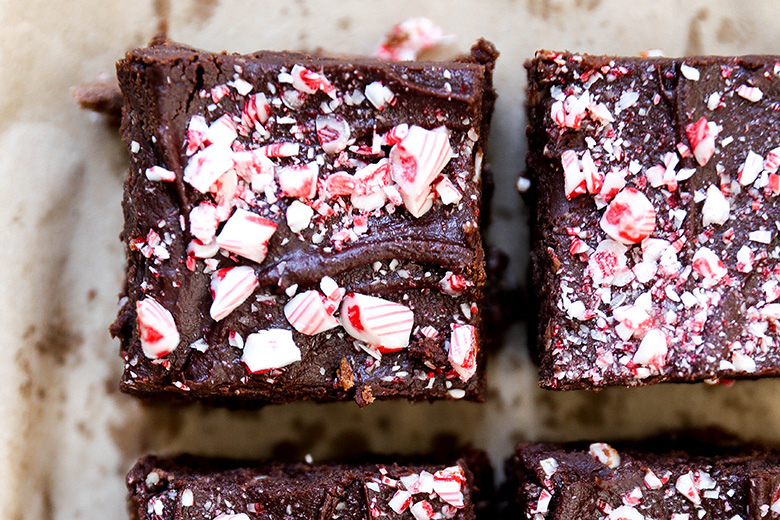 Easy Peppermint Candy Cane Brownies | www.floatingkitchen.net