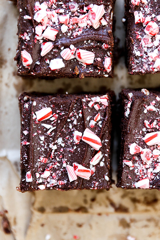 Easy Peppermint Candy Cane Brownies | www.floatingkitchen.net