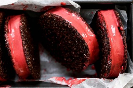 Red Velvet Ice Cream Sandwiches | www.floatingkitchen.net