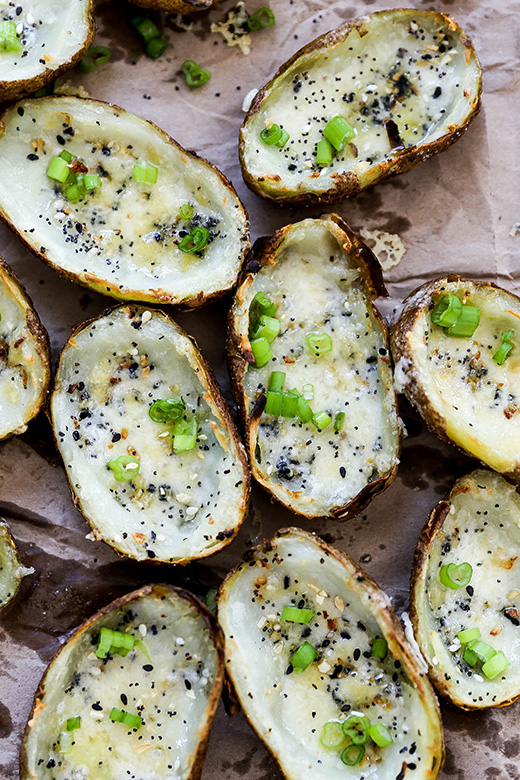 Crispy Cheesy Everything Bagel Potato Skins | www.floatingkitchen.net