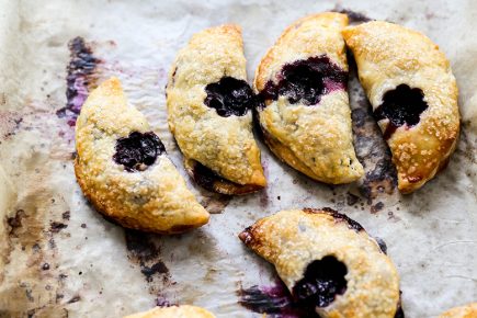 Mini Blueberry Hand Pies with All-Butter Pie Crust | www.floatingkitchen.net