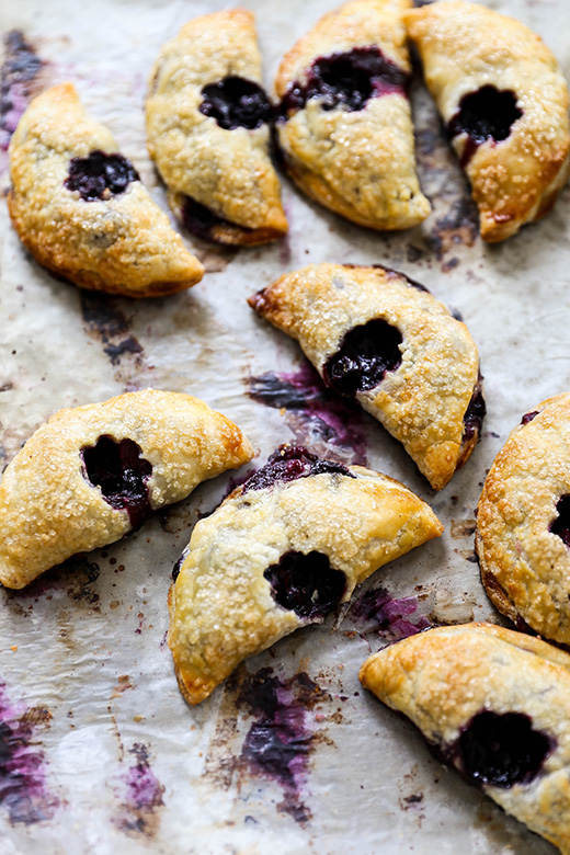 Mini Blueberry Hand Pies with All-Butter Pie Crust | www.floatingkitchen.net