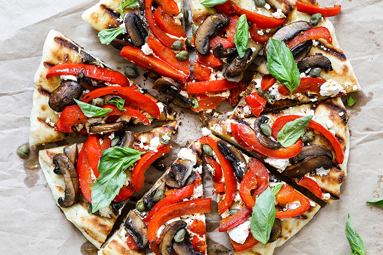 Grilled Red Pepper, Mushroom and Goat Cheese Pizza | www.floatingkitchen.net