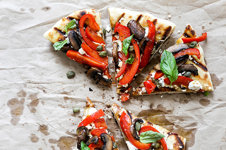 Grilled Red Pepper, Mushroom and Goat Cheese Pizza | www.floatingkitchen.net