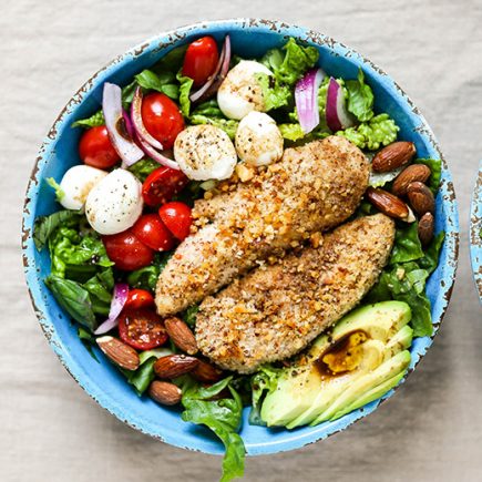 Almond-Crusted Chicken Caprese Salad | www.floatingkitchen.net