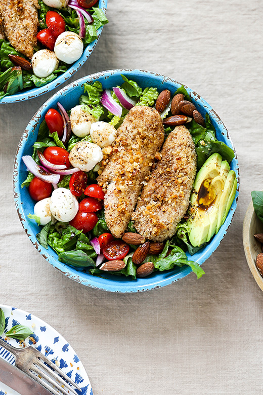 Almond-Crusted Chicken Caprese Salad | www.floatingkitchen.net