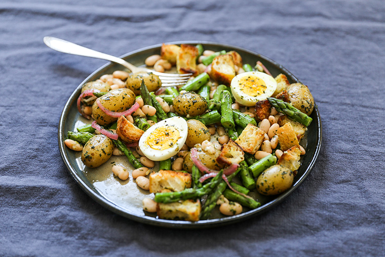 Spring Pistou Panzanella Salad with Asparagus, Potatoes and White Beans | www.floatingkitchen.net