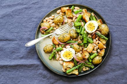 Spring Pistou Panzanella Salad with Asparagus, Potatoes and White Beans | www.floatingkitchen.net