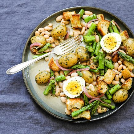 Spring Pistou Panzanella Salad with Asparagus, Potatoes and White Beans | www.floatingkitchen.net