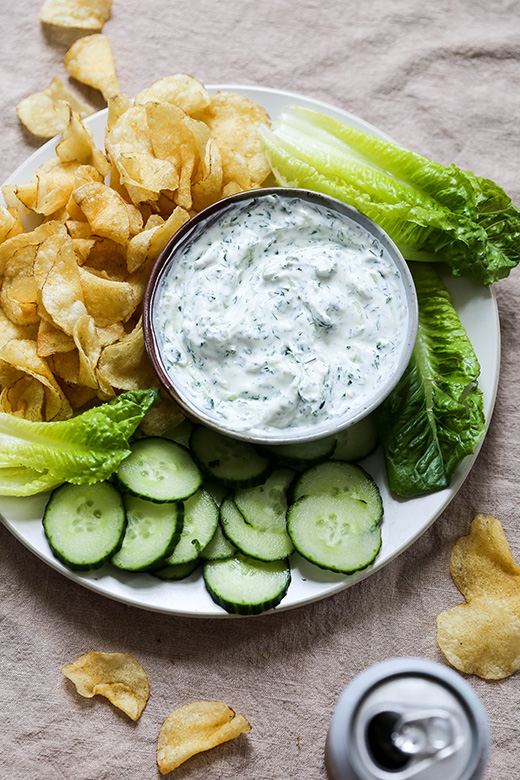 Garden Fresh Herb Yogurt Dip | www.floatingkitchen.net