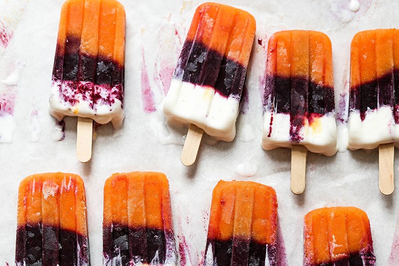 Fresh Peach, Blueberry and Vanilla Layered Popsicles | www.floatingkitchen.net