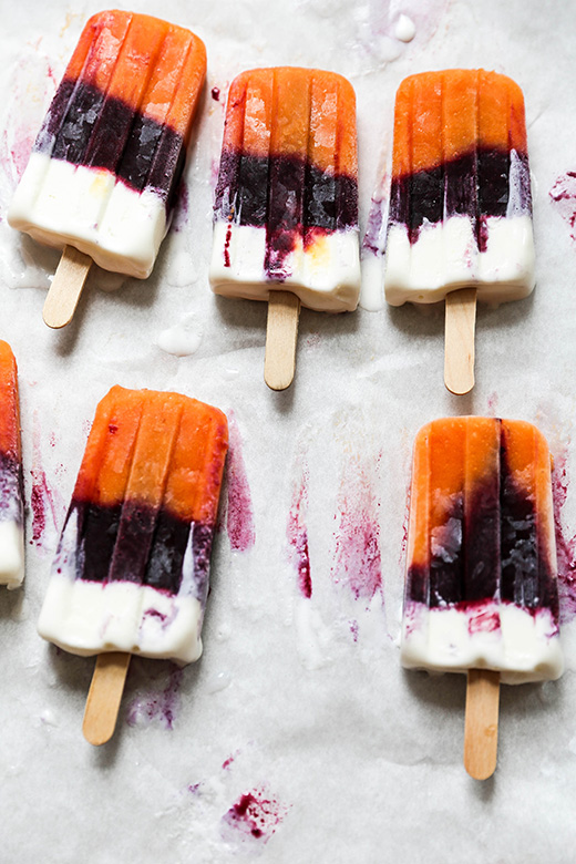 Fresh Peach, Blueberry and Vanilla Layered Popsicles | www.floatingkitchen.net