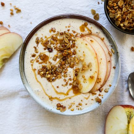 Apple Crisp Smoothie Bowls | www.floatingkitchen.net