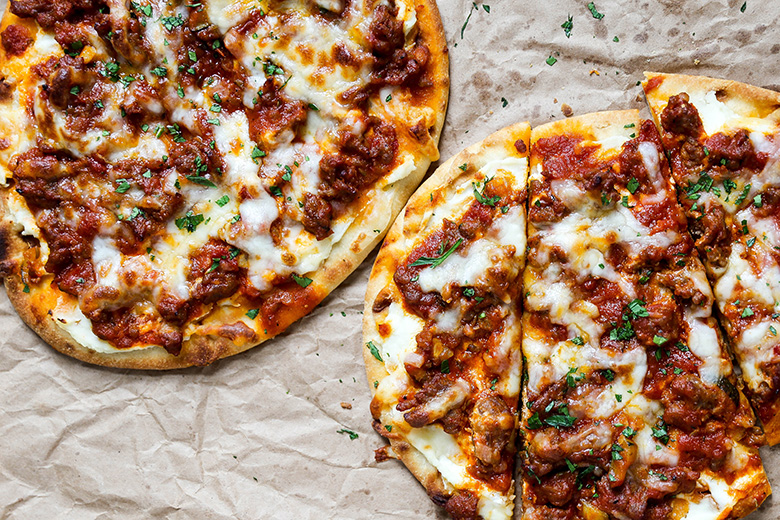 Easy Weeknight Lasagna Naan Pizzas | www.floatingkitchen.net