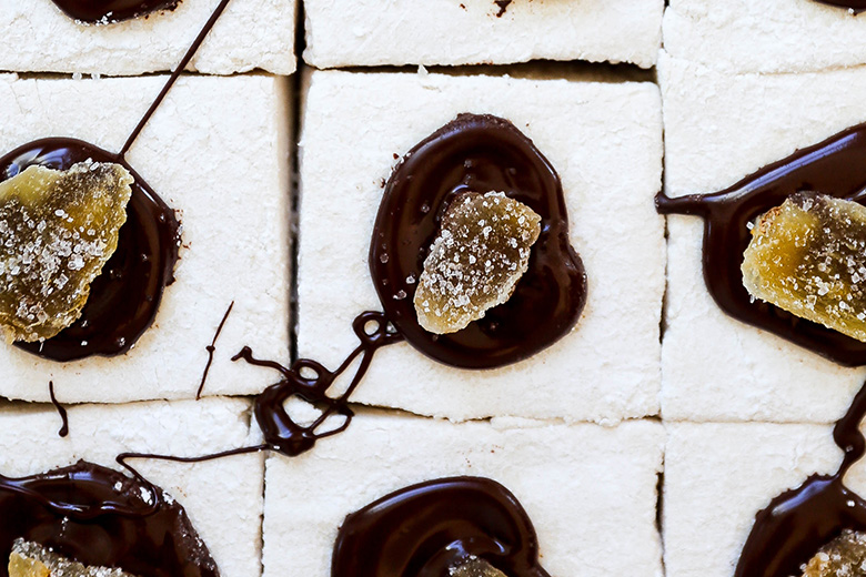 Jumbo Gingerbread Spiced Marshmallows | www.floatingkitchen.net