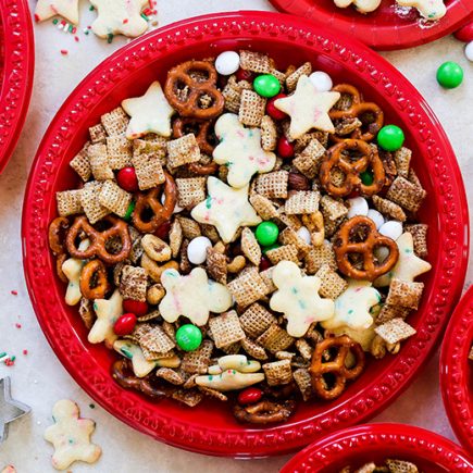 Sugar Cookie Christmas Snack Mix | www.floatingkitchen.net