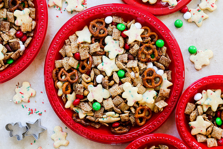 Sugar Cookie Christmas Snack Mix | www.floatingkitchen.net