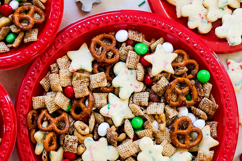 Sugar Cookie Christmas Snack Mix | www.floatingkitchen.net