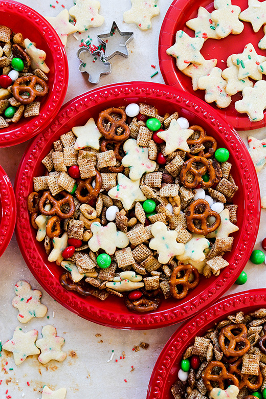 Sugar Cookie Christmas Snack Mix | www.floatingkitchen.net