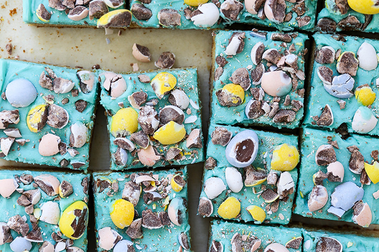 Frosted Easter Sugar Cookie Bars | www.floatingkitchen.net