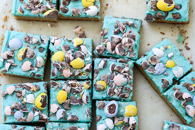 Frosted Easter Sugar Cookie Bars | www.floatingkitchen.net