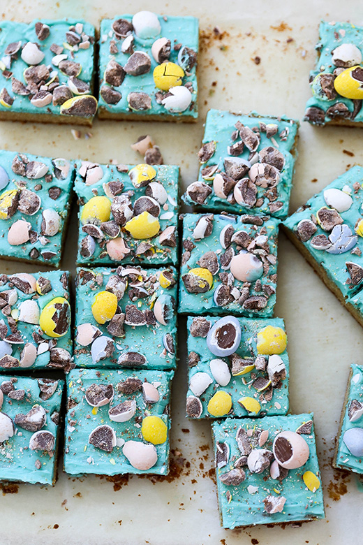 Frosted Easter Sugar Cookie Bars | www.floatingkitchen.net