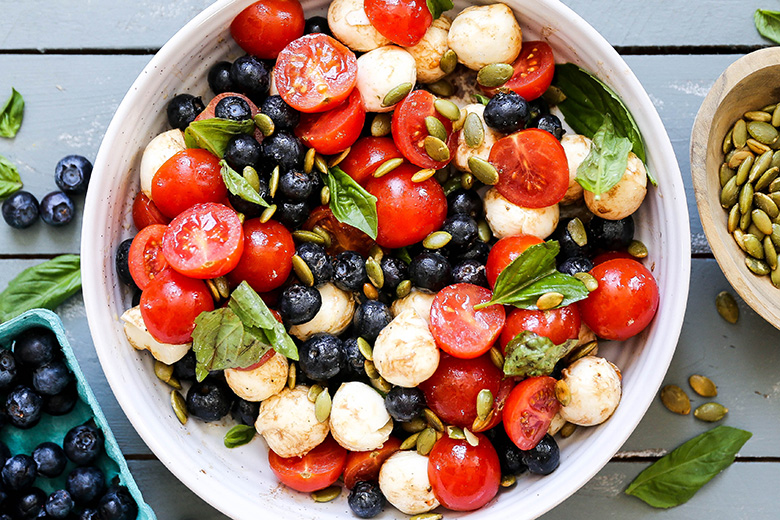 Blueberry Caprese Salad | www.floatingkitchen.net