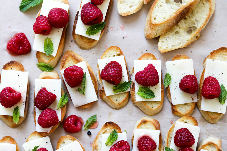 Pickled Raspberry Crostini with Sharp Cheddar and Mint | www.floatingkitchen.net