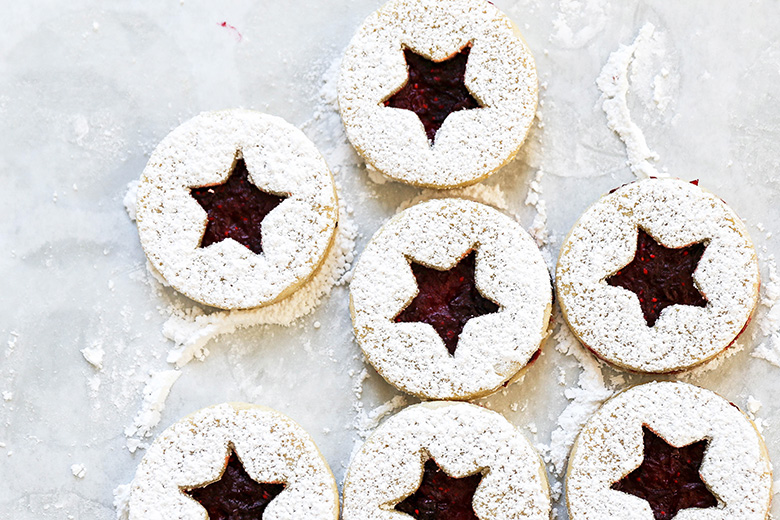 Hazelnut Linzer Cookies with Vanilla-Cranberry Jam | www.floatingkitchen.net