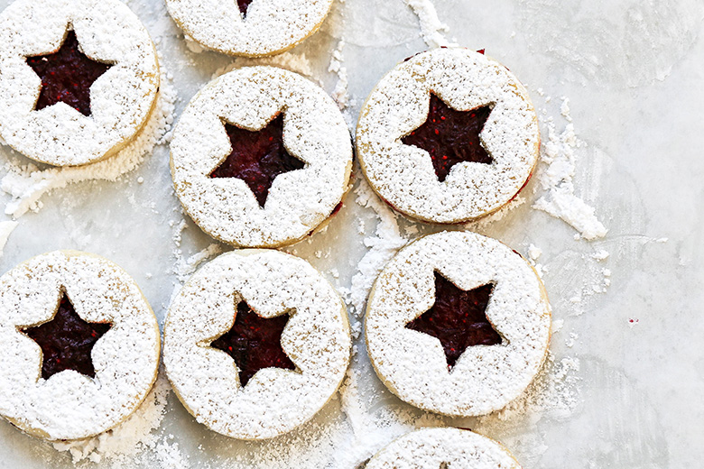 Hazelnut Linzer Cookies with Vanilla-Cranberry Jam | www.floatingkitchen.net