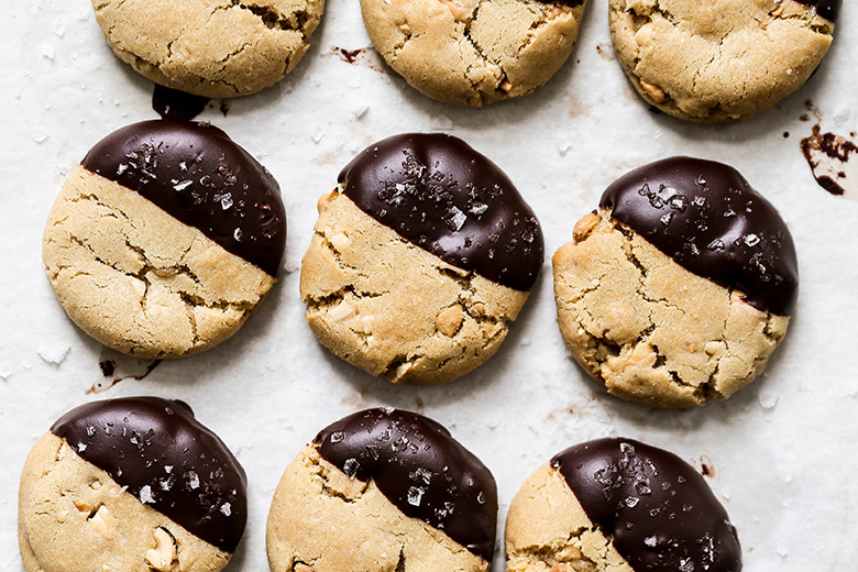 Chocolate-Dipped Salted Cashew Cookies | www.floatingkitchen.net