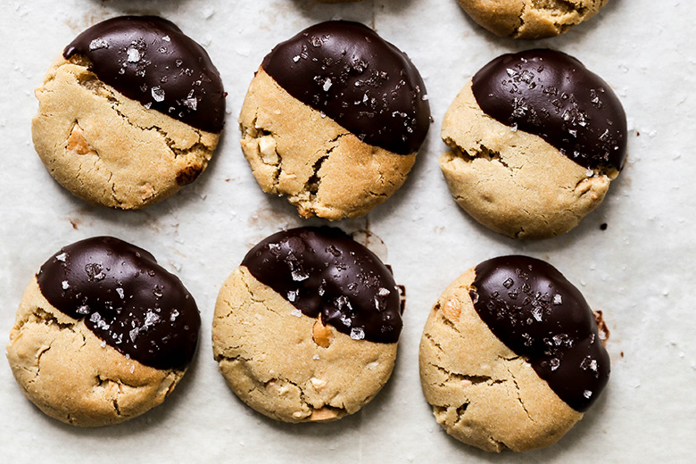 Chocolate-Dipped Salted Cashew Cookies | www.floatingkitchen.net