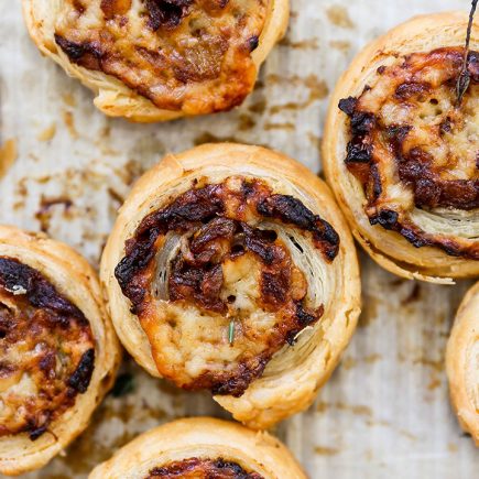 French Onion Puff Pastry Pinwheels | www.floatingkitchen.net