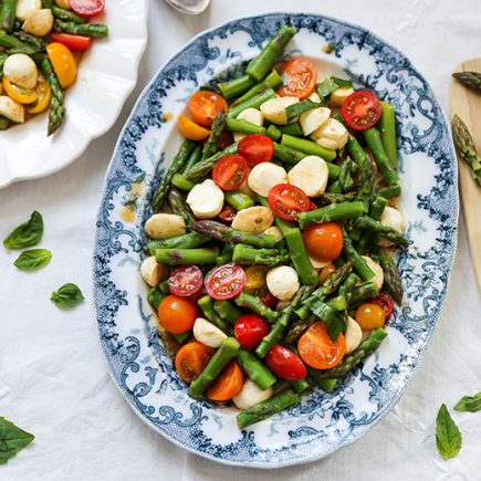 Asparagus Caprese Salad | www.floatingkitchen.net